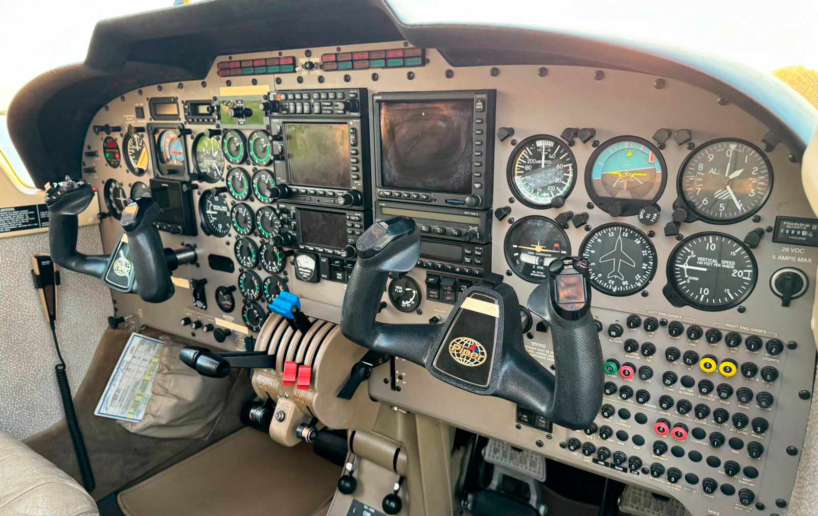 Avião Piper Seneca V PA-34-220T – Ano 2002 – 2.056 H.T.