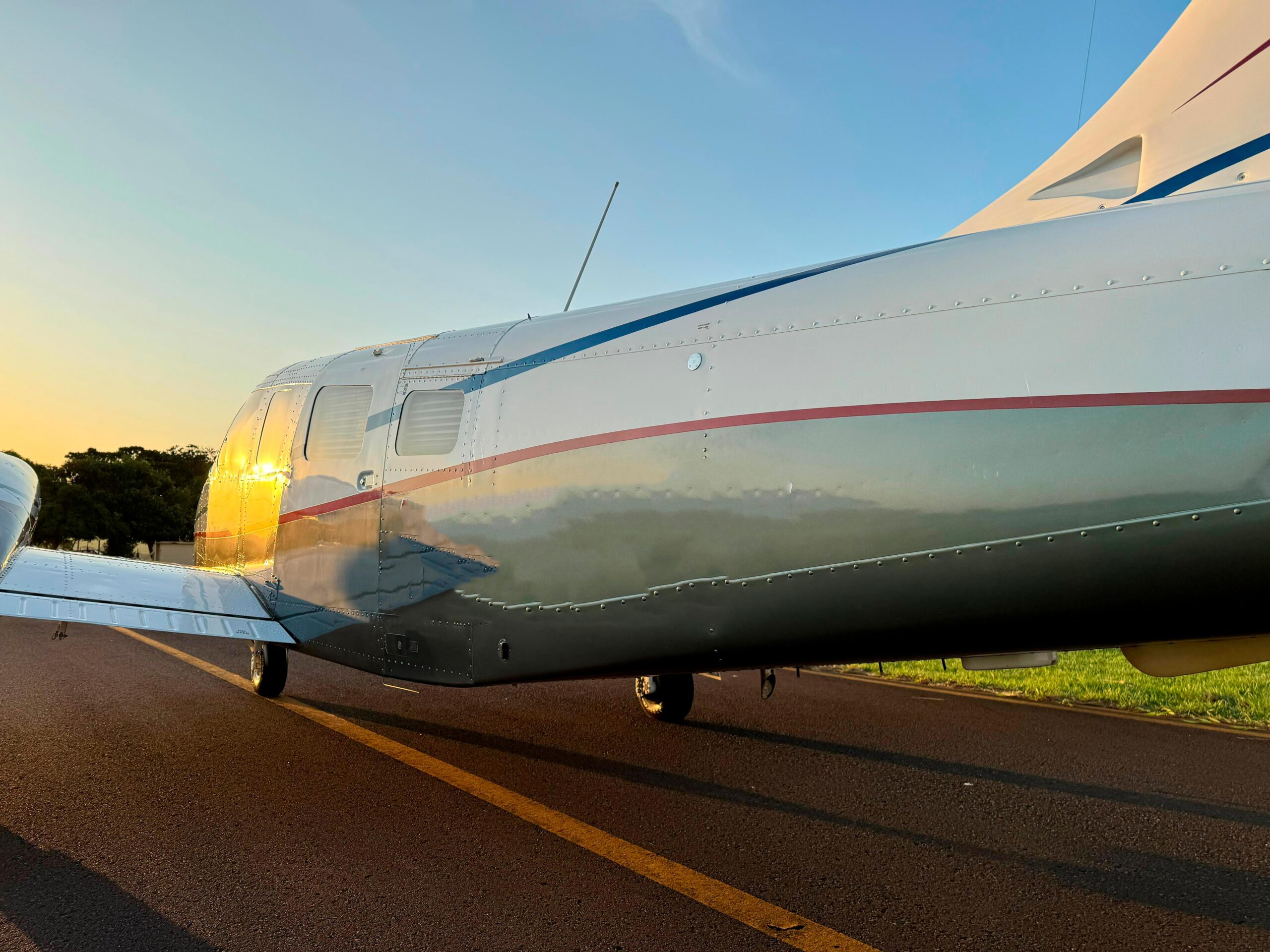 Avião Piper Seneca V PA-34-220T – Ano 2002 – 2.056 H.T.