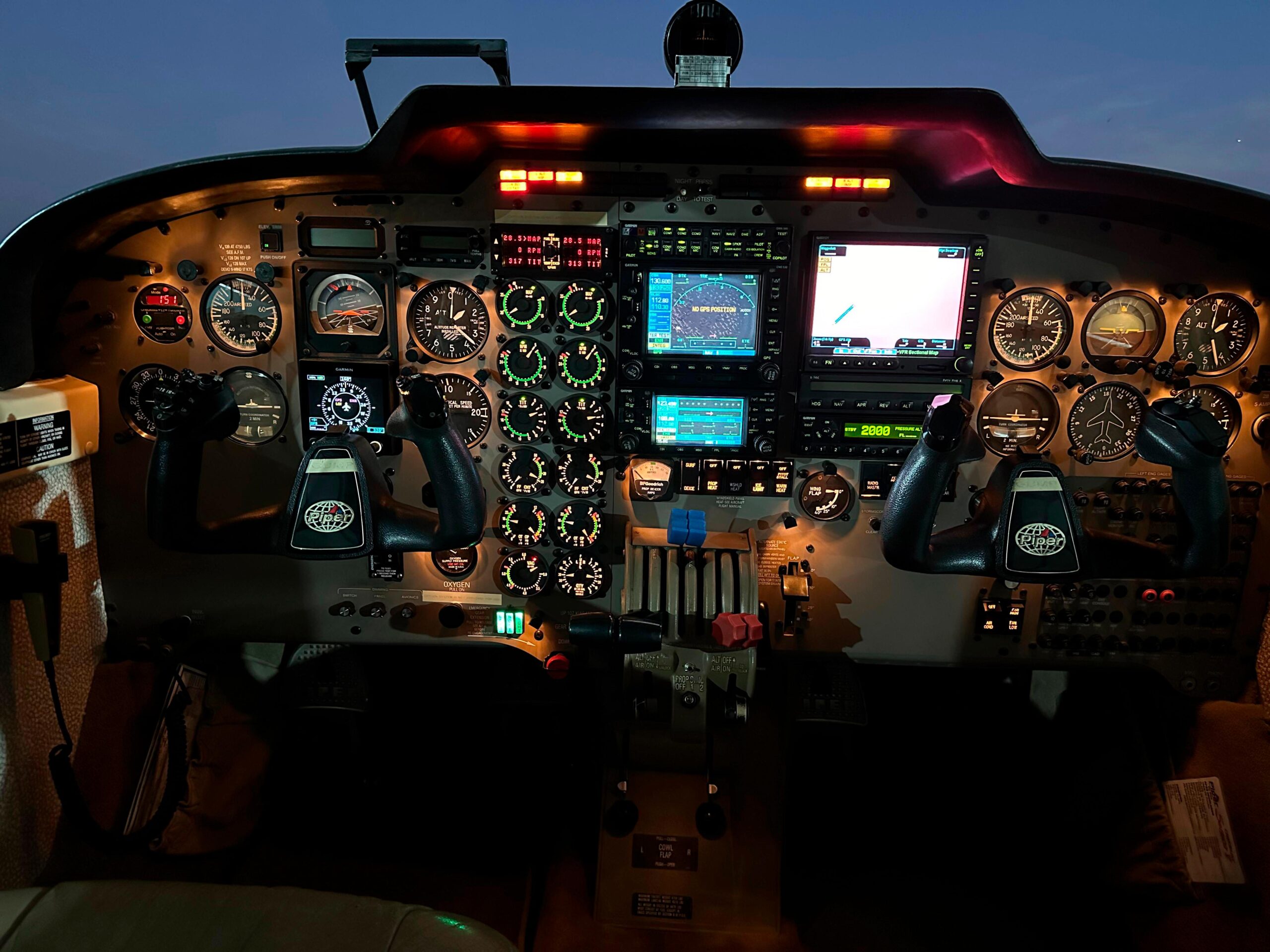 Avião Piper Seneca V PA-34-220T – Ano 2002 – 2.056 H.T.