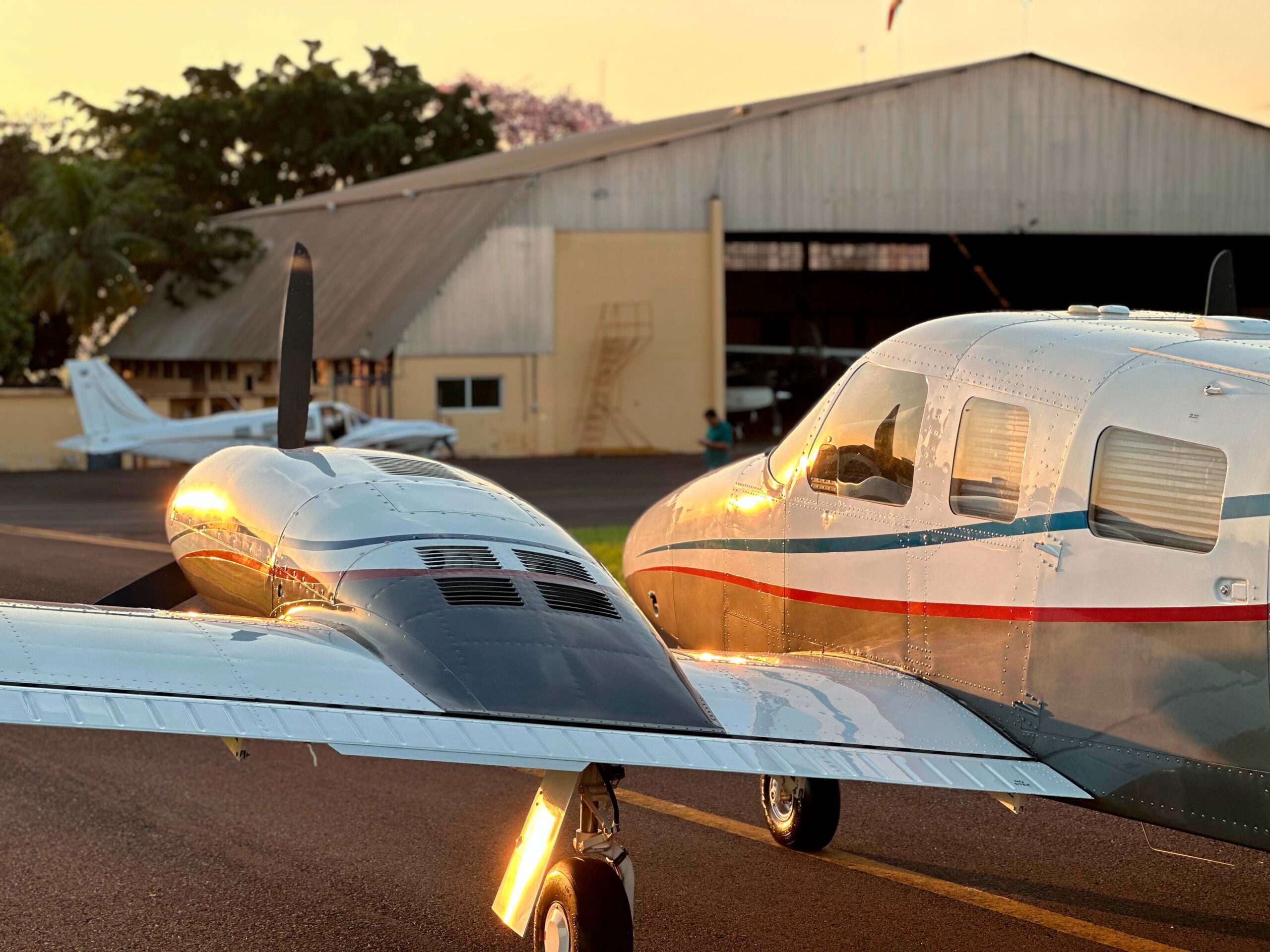 Avião Piper Seneca V PA-34-220T – Ano 2002 – 2.056 H.T.