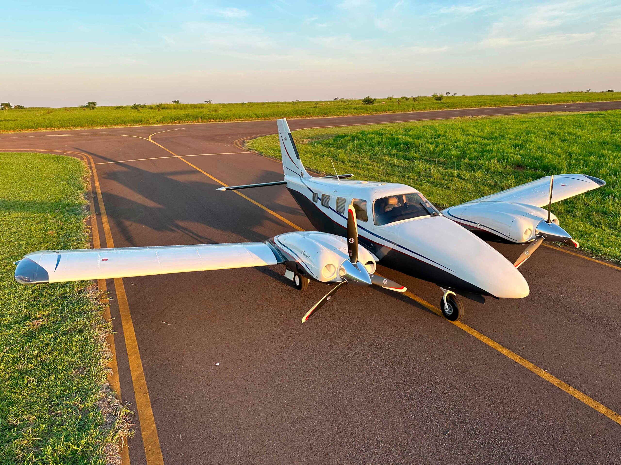 Avião Piper Seneca V PA-34-220T – Ano 2002 – 2.056 H.T.