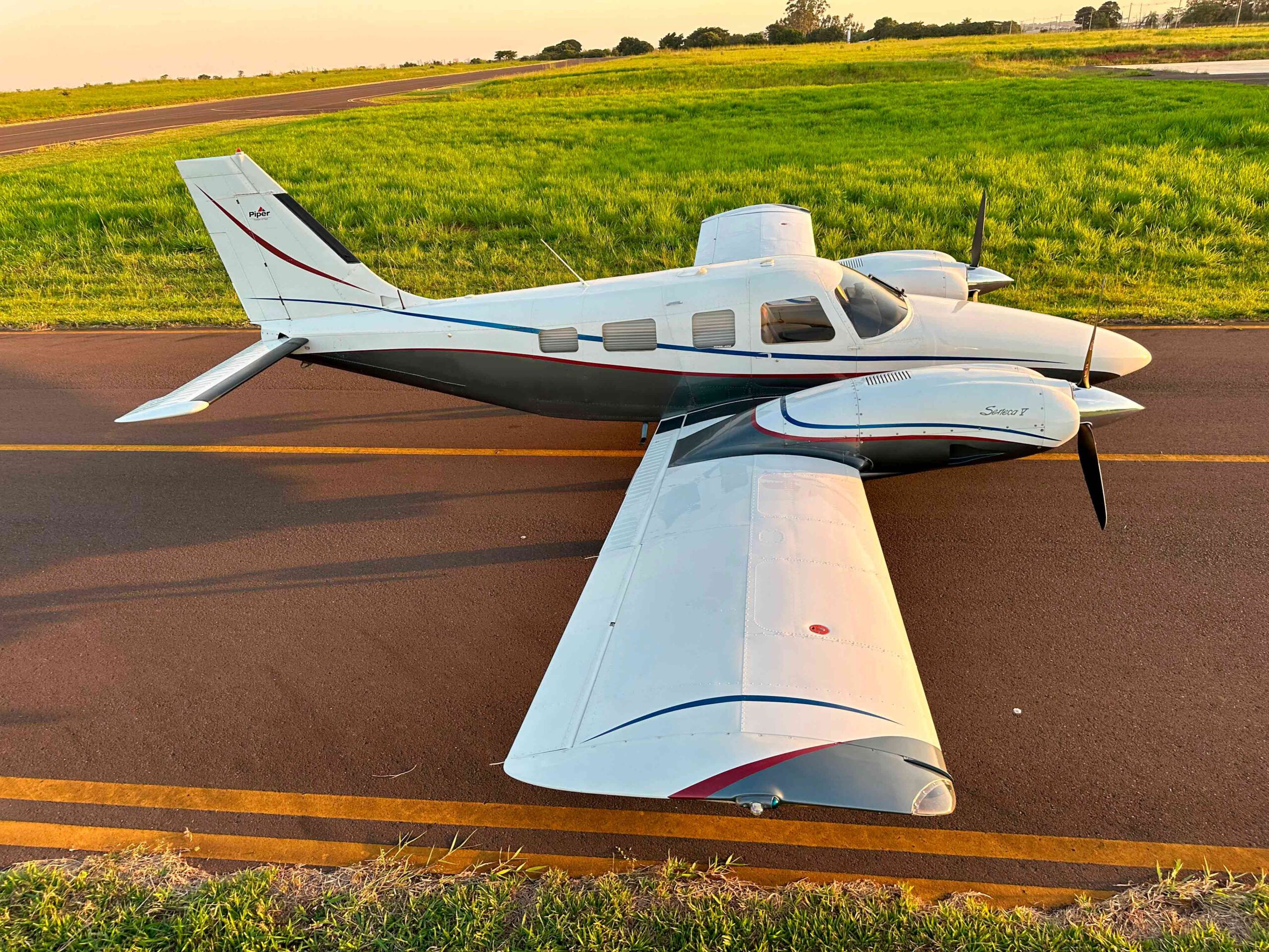 Avião Piper Seneca V PA-34-220T – Ano 2002 – 2.056 H.T.