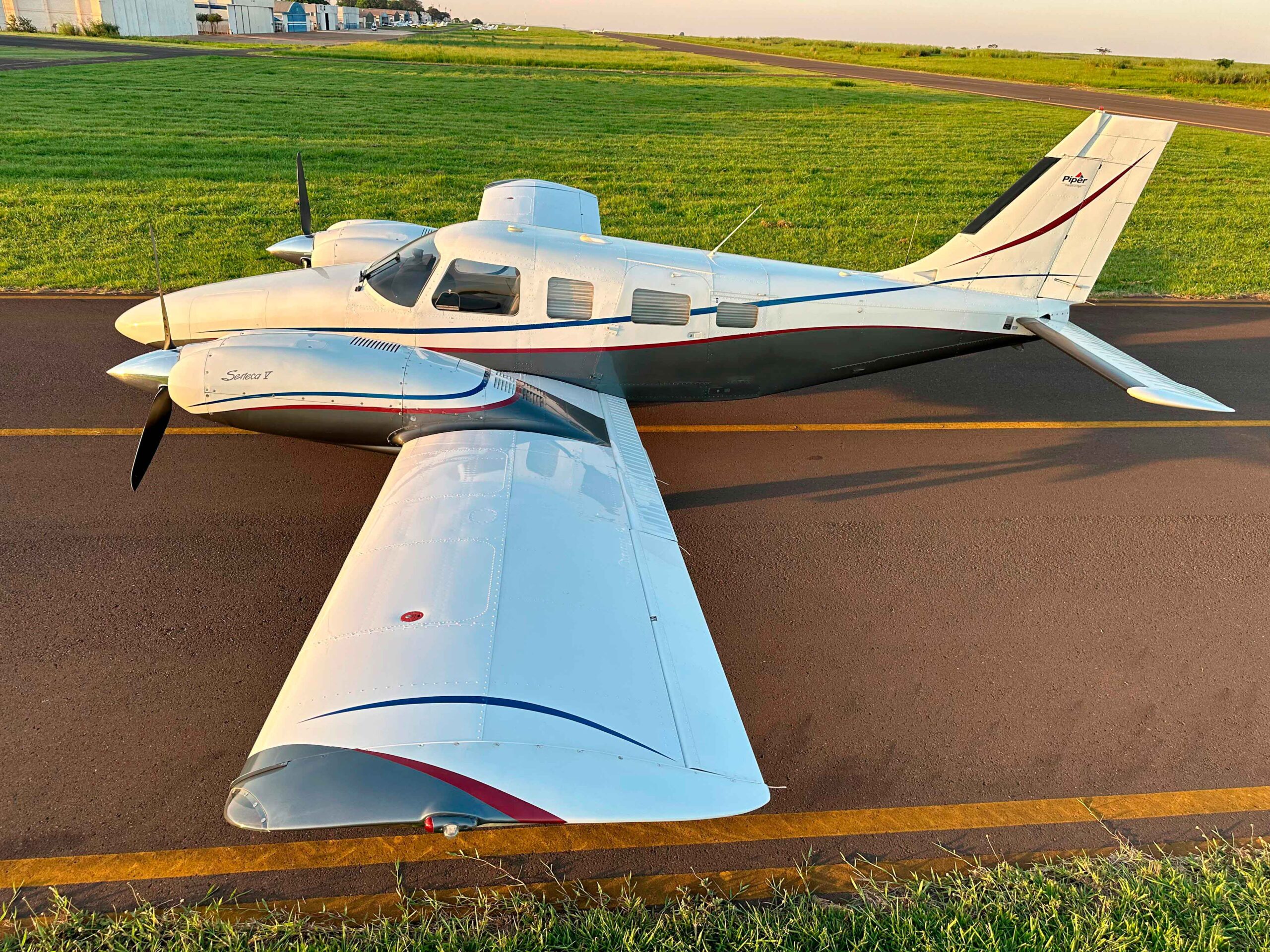 Avião Piper Seneca V PA-34-220T – Ano 2002 – 2.056 H.T.