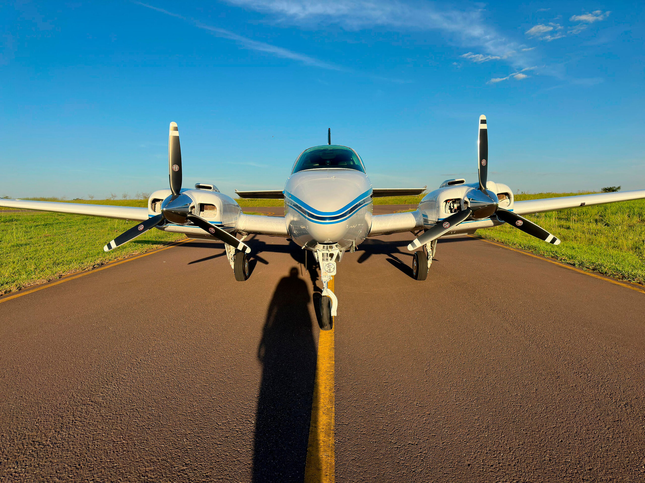 Avião Beechcraft Baron B58 – Ano 1994 – 3.200 H.T.