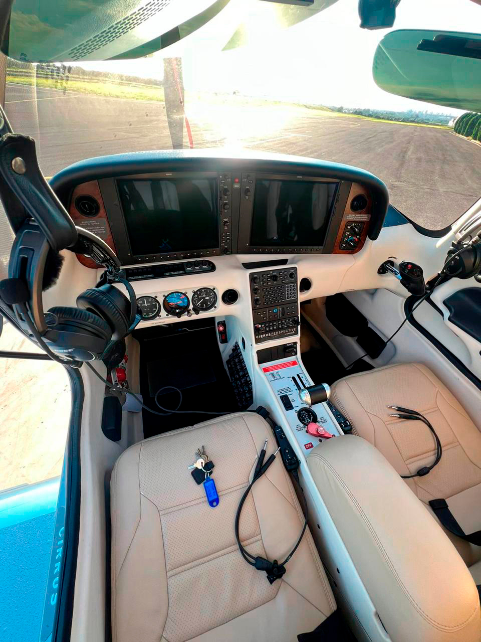 Avião Cirrus SR22 – Ano 2008 – 1.400 H.T.