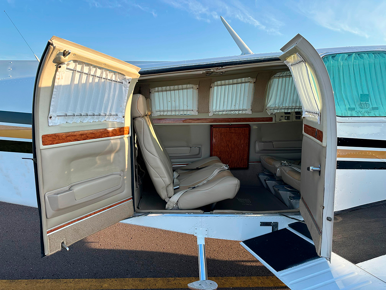 Avião Beechcraft Baron 58 – Ano 1979 – 4.700 H.T.