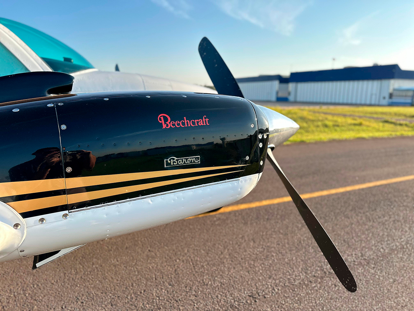 Avião Beechcraft Baron 58 – Ano 1979 – 4.700 H.T.