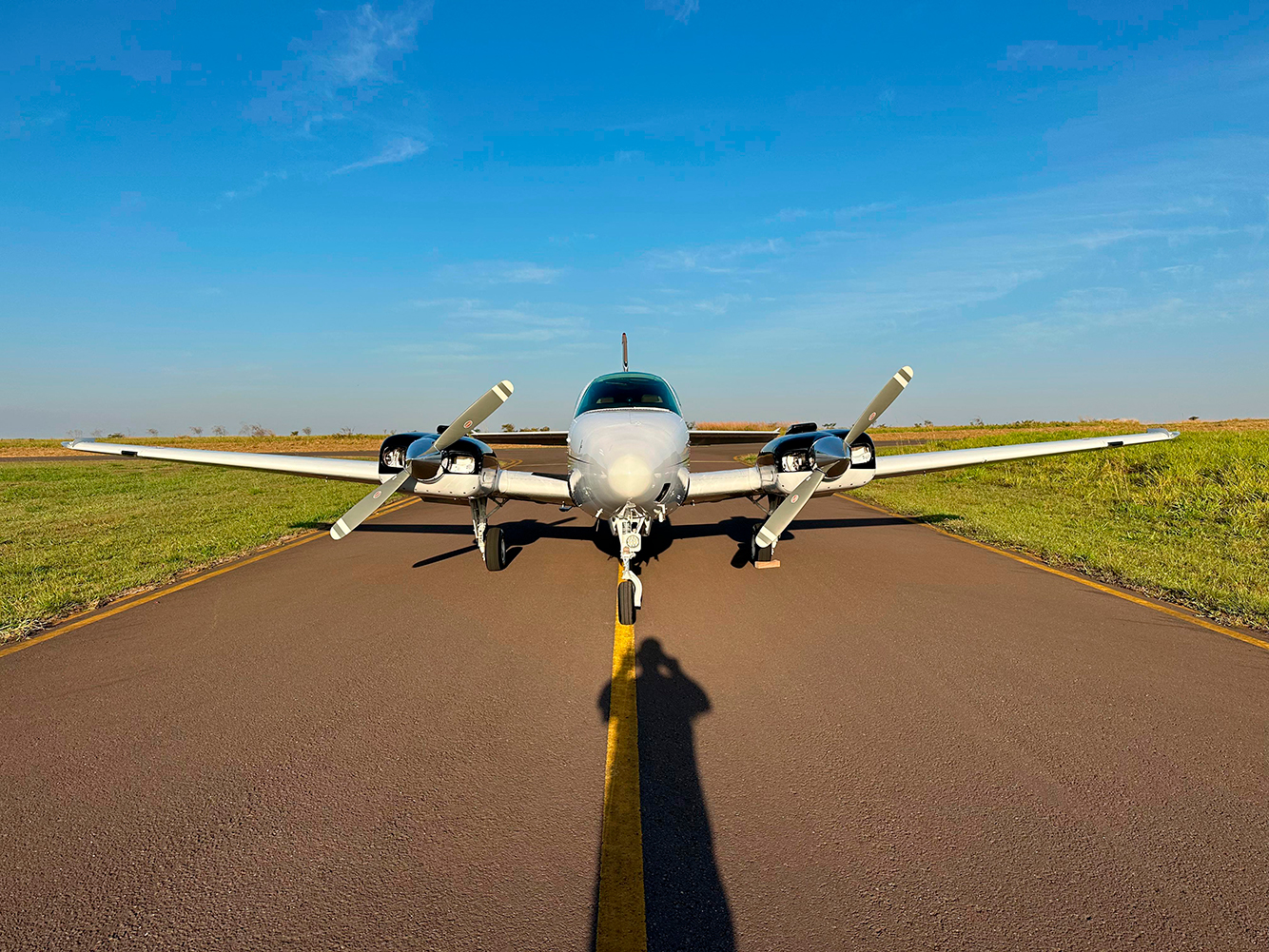 Avião Beechcraft Baron 58 – Ano 1979 – 4.700 H.T.