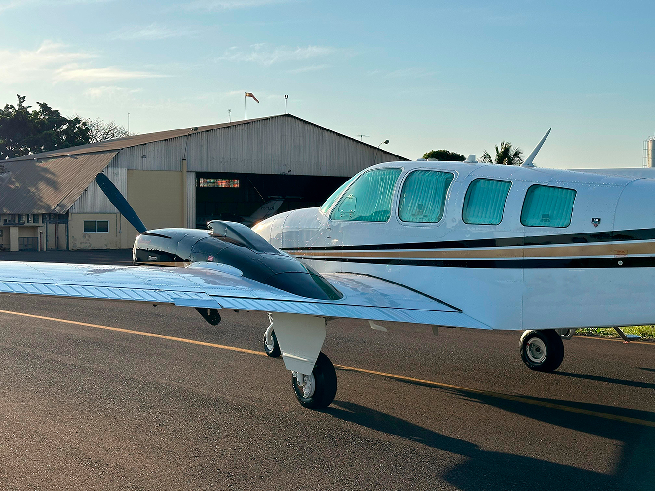 Avião Beechcraft Baron 58 – Ano 1979 – 4.700 H.T.