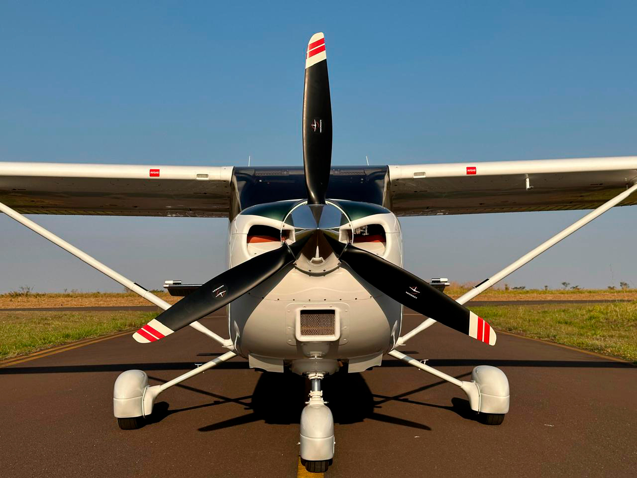 Cessna 182S Skylane Aspirado – Ano 1998 – 1.700 H.T.