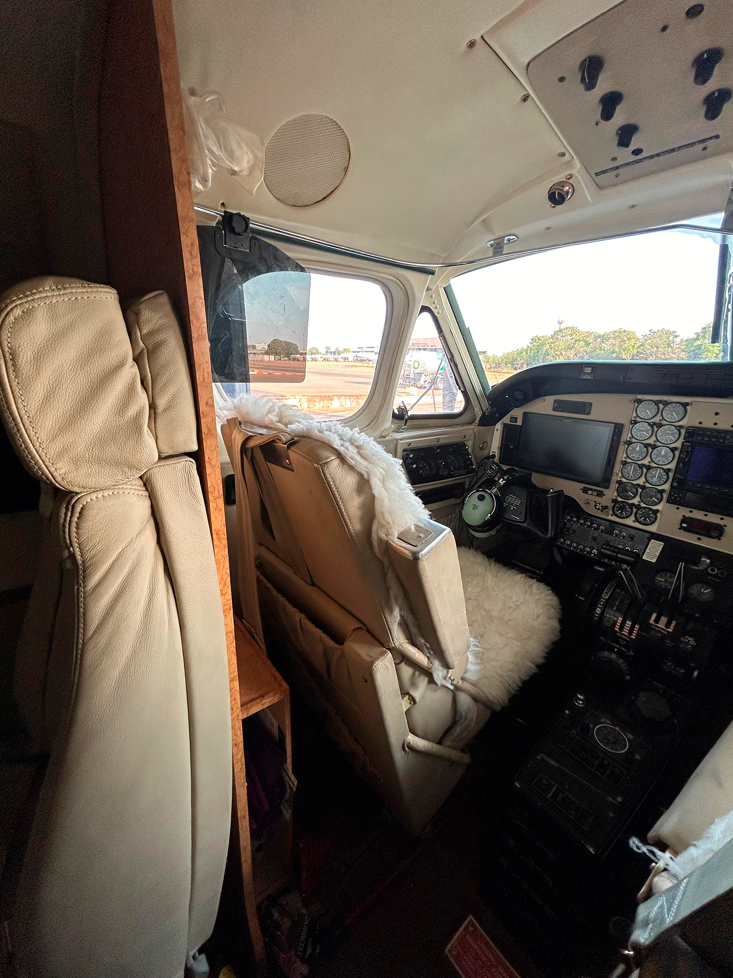 Beechcraft King Air C90 – Ano 1982 – 6.400 H.T.
