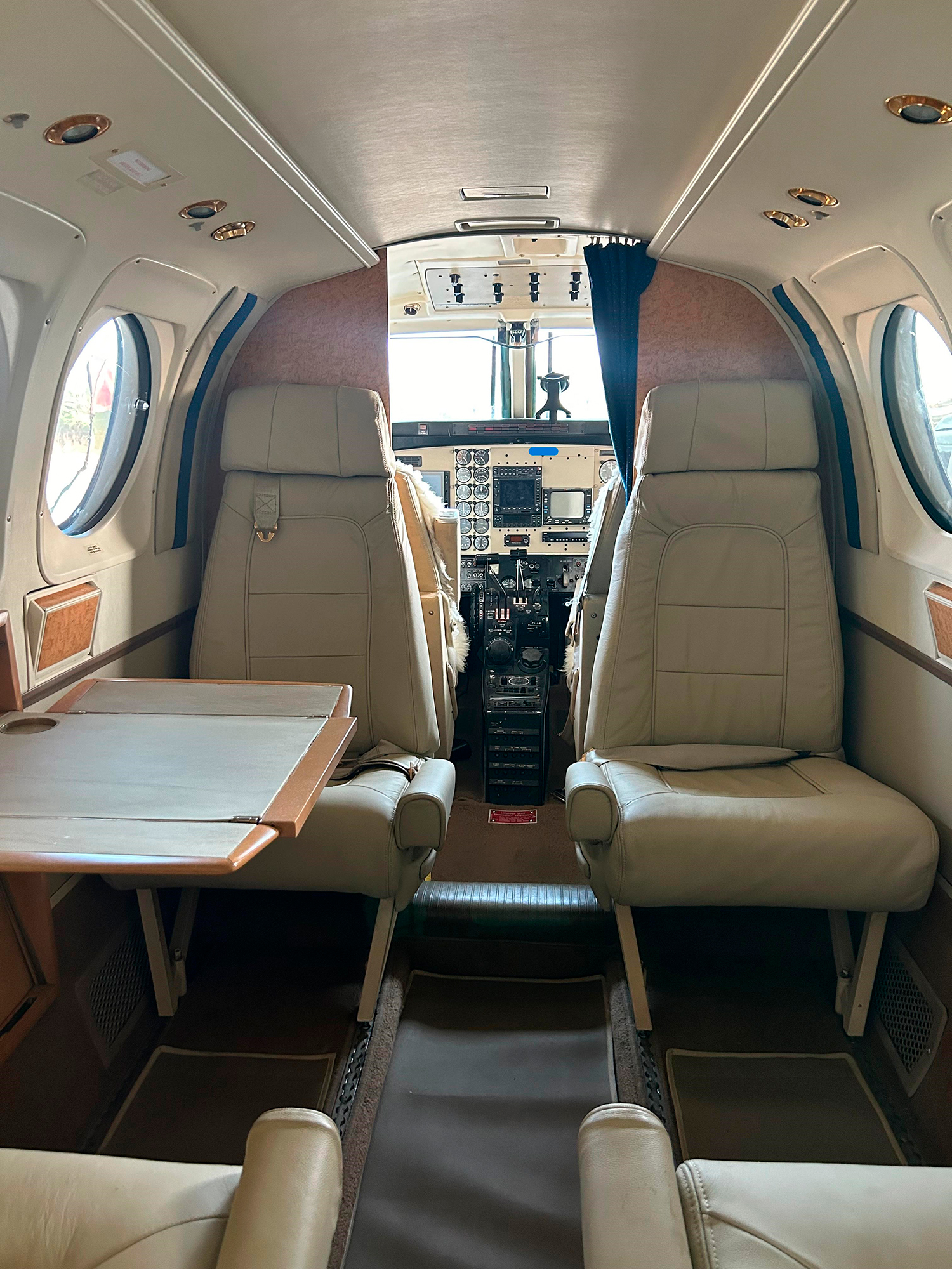 Beechcraft King Air C90 – Ano 1982 – 6.400 H.T.