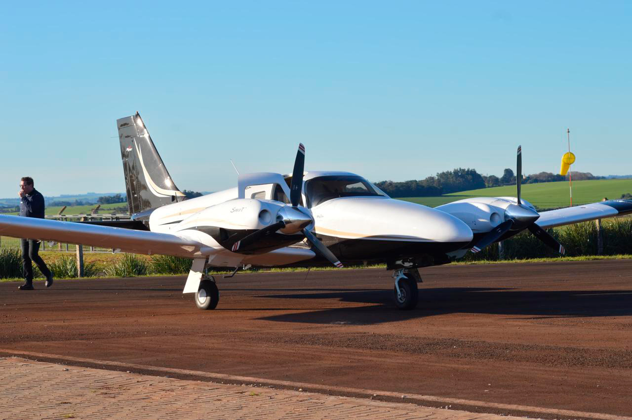 Avião Piper Seneca V PA-34-220T – Ano 2013 – 1.180 H.T.