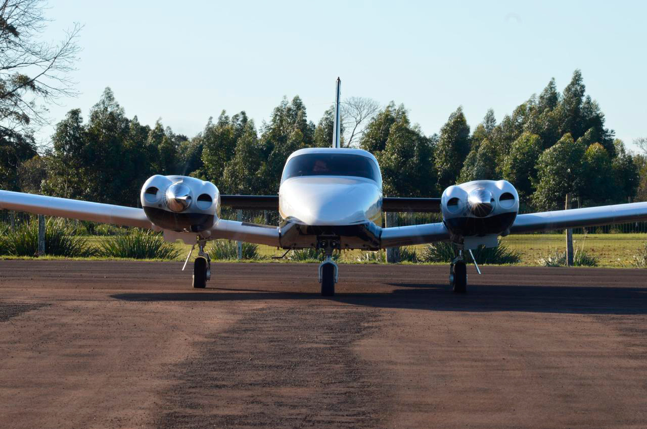 Avião Piper Seneca V PA-34-220T – Ano 2013 – 1.180 H.T.