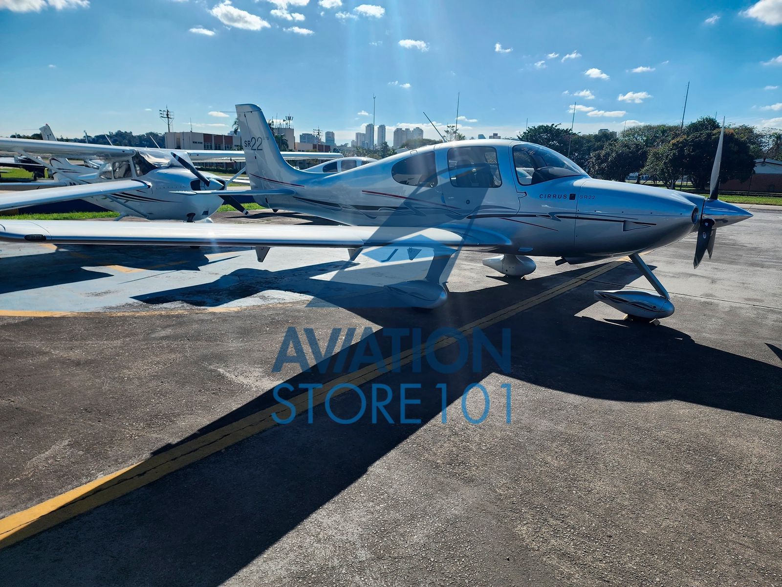 Avião Cirrus SR22 – Ano 2010 – 1.160 H.T.