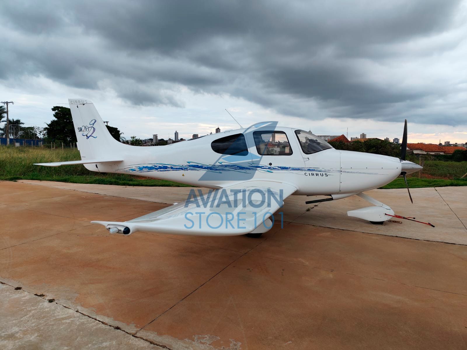 Avião Cirrus SR20 – Ano 2006 – 2.890 H.T.