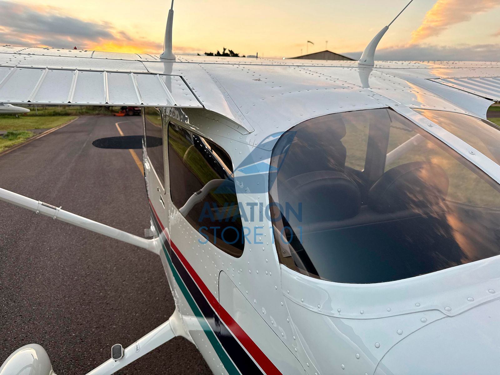 Avião Cessna 172R Skyhawk- Ano 2002 – 1.480 H.T.