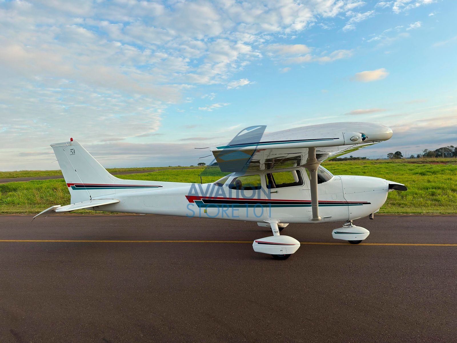 Avião Cessna 172R Skyhawk- Ano 2002 – 1.480 H.T.