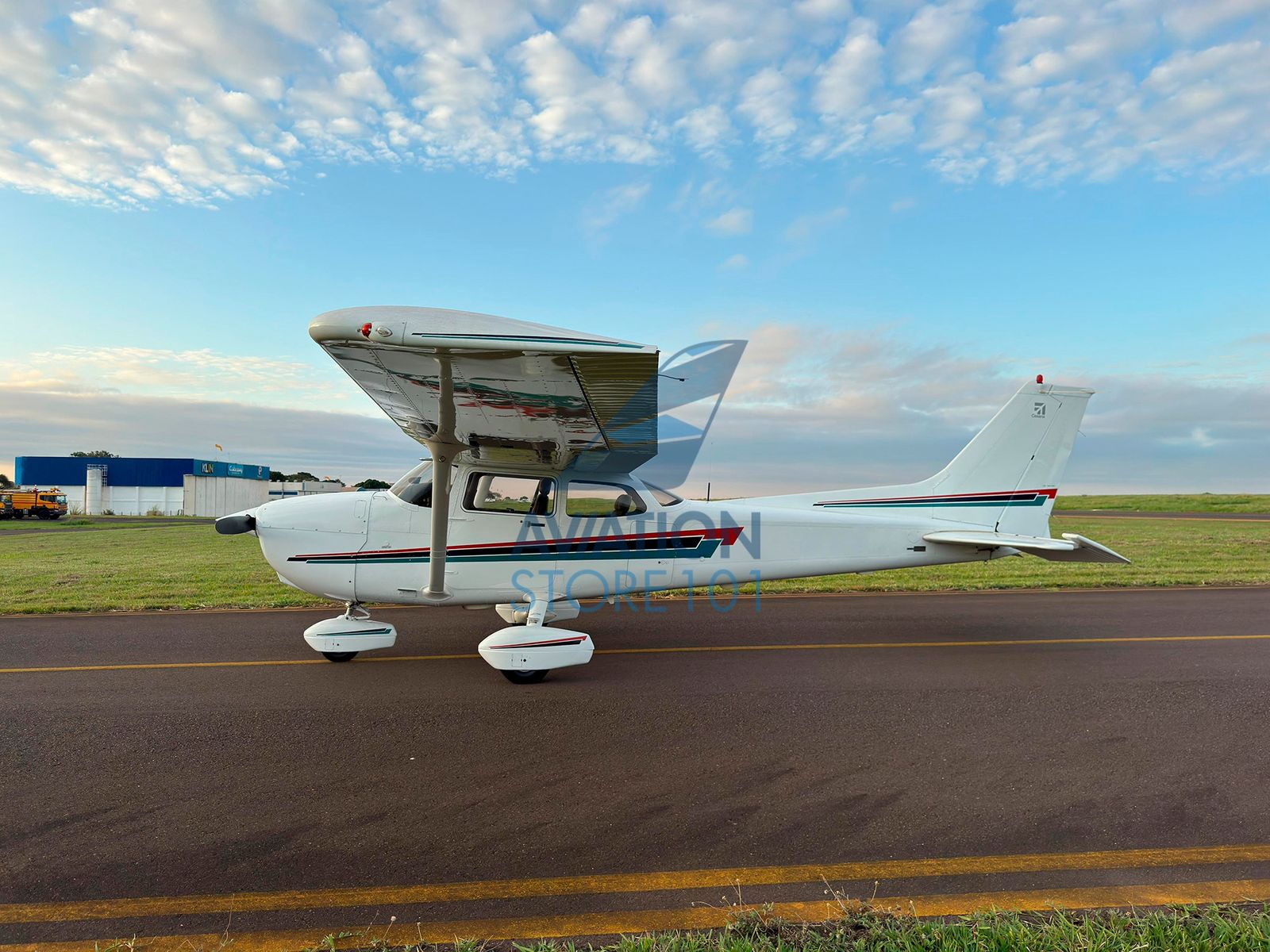 Avião Cessna 172R Skyhawk- Ano 2002 – 1.480 H.T.