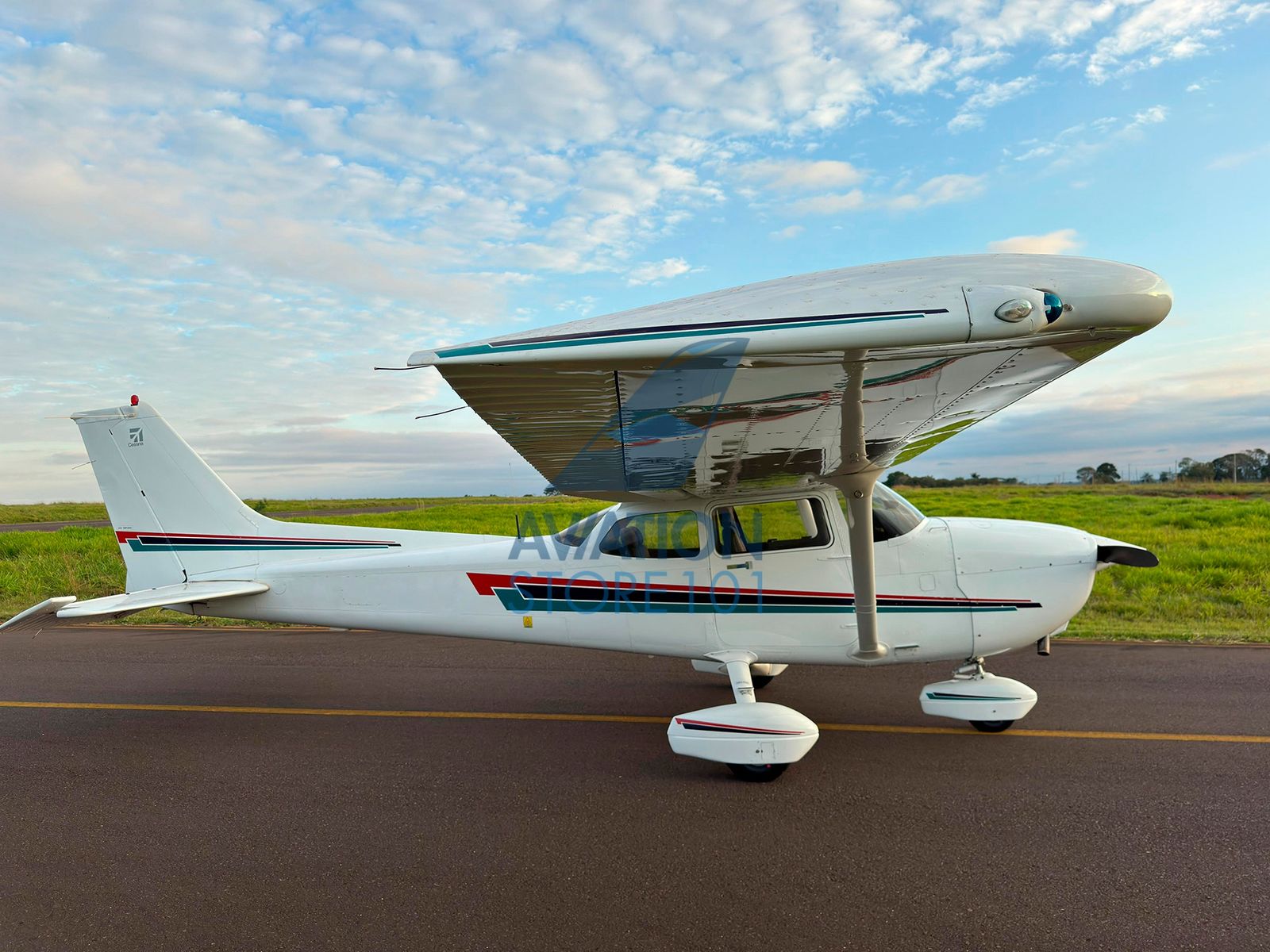 Avião Cessna 172R Skyhawk- Ano 2002 – 1.480 H.T.