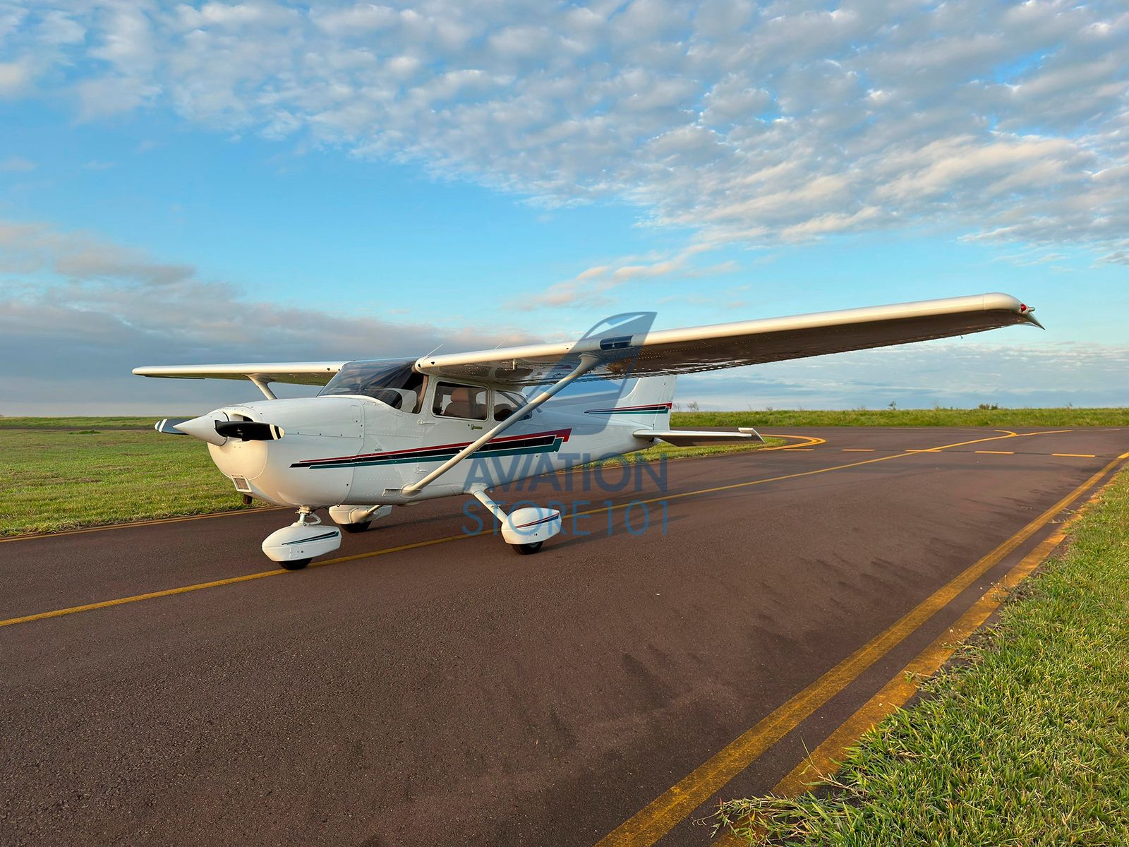 Avião Cessna 172R Skyhawk- Ano 2002 – 1.480 H.T.