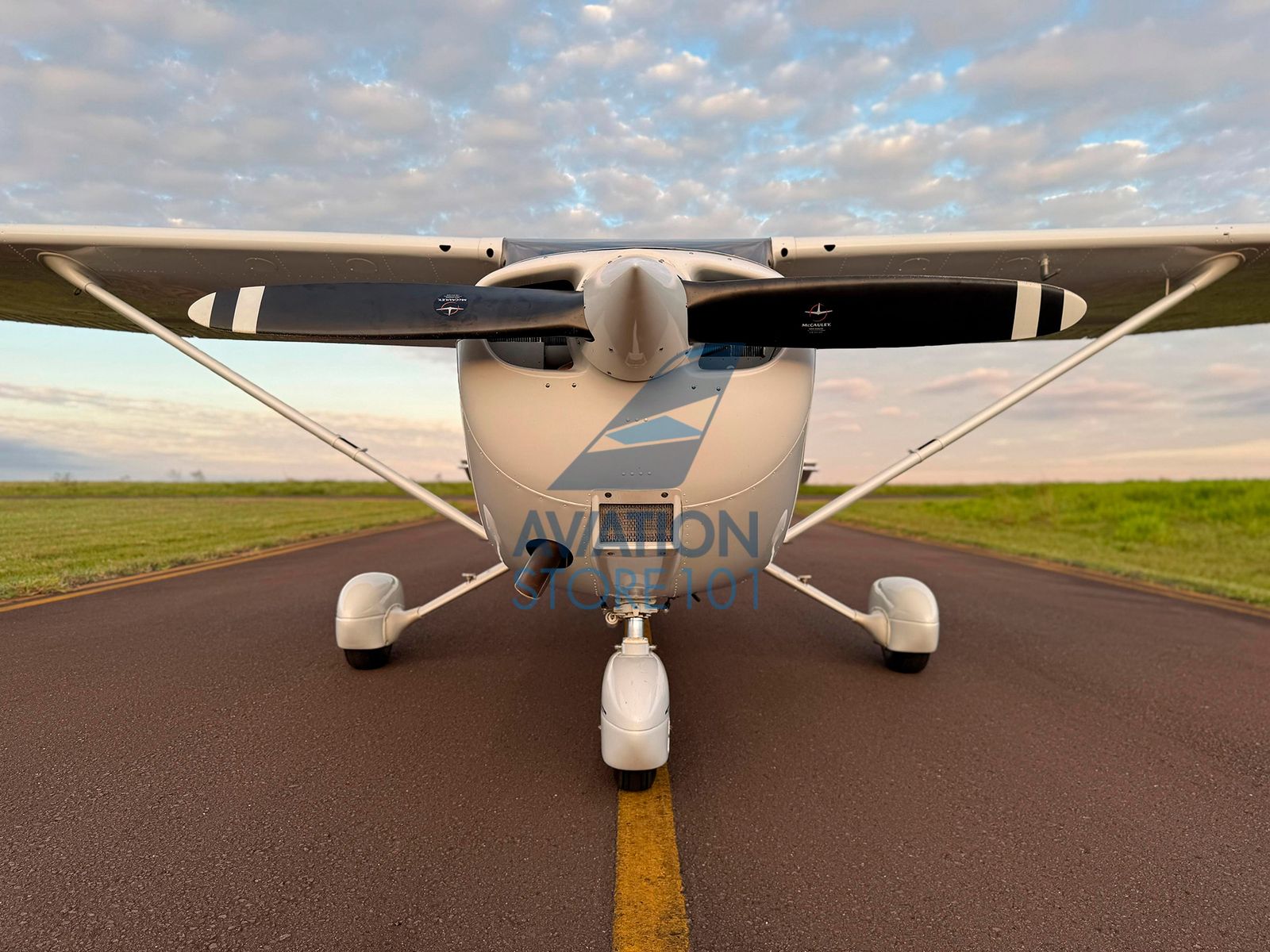 Avião Cessna 172R Skyhawk- Ano 2002 – 1.480 H.T.