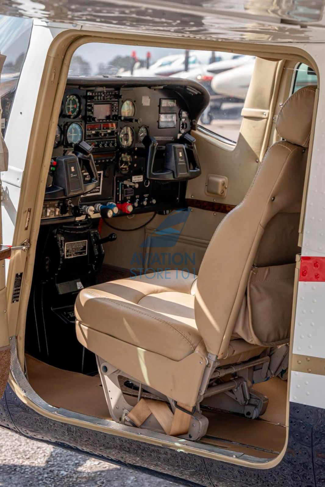 Avião Cessna T210N – Ano 1980 – 2.956 H.T.