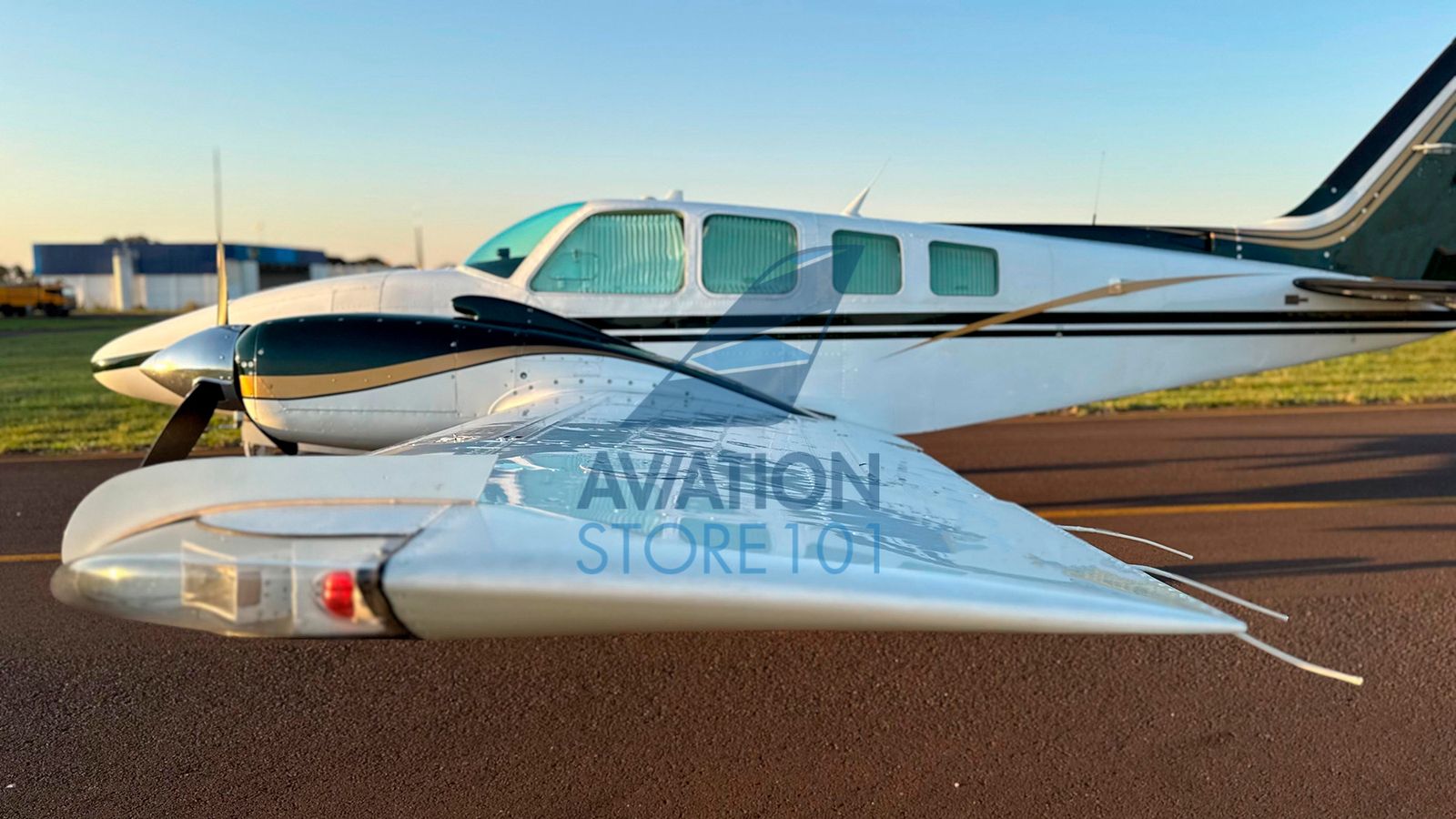 Avião Beechcraft Baron 58 – Ano 1983 – 1.250 H.T.