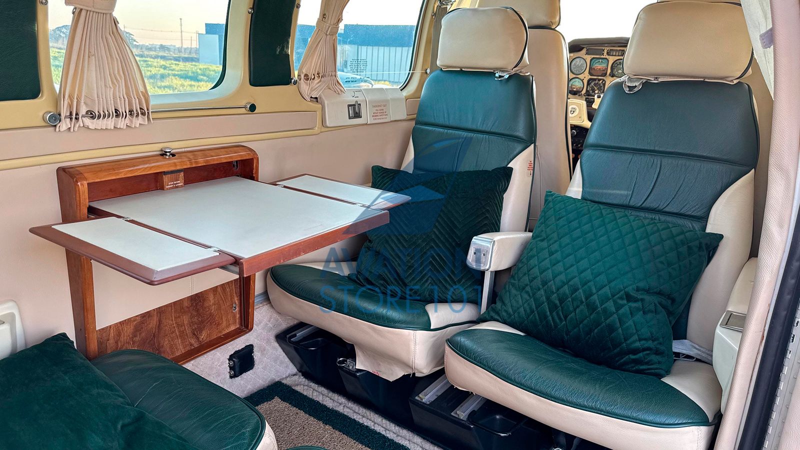 Avião Beechcraft Baron 58 – Ano 1983 – 1.250 H.T.