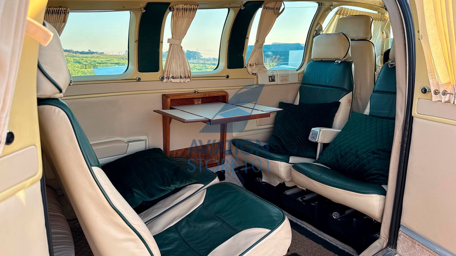 Avião Beechcraft Baron 58 – Ano 1983 – 1.250 H.T.