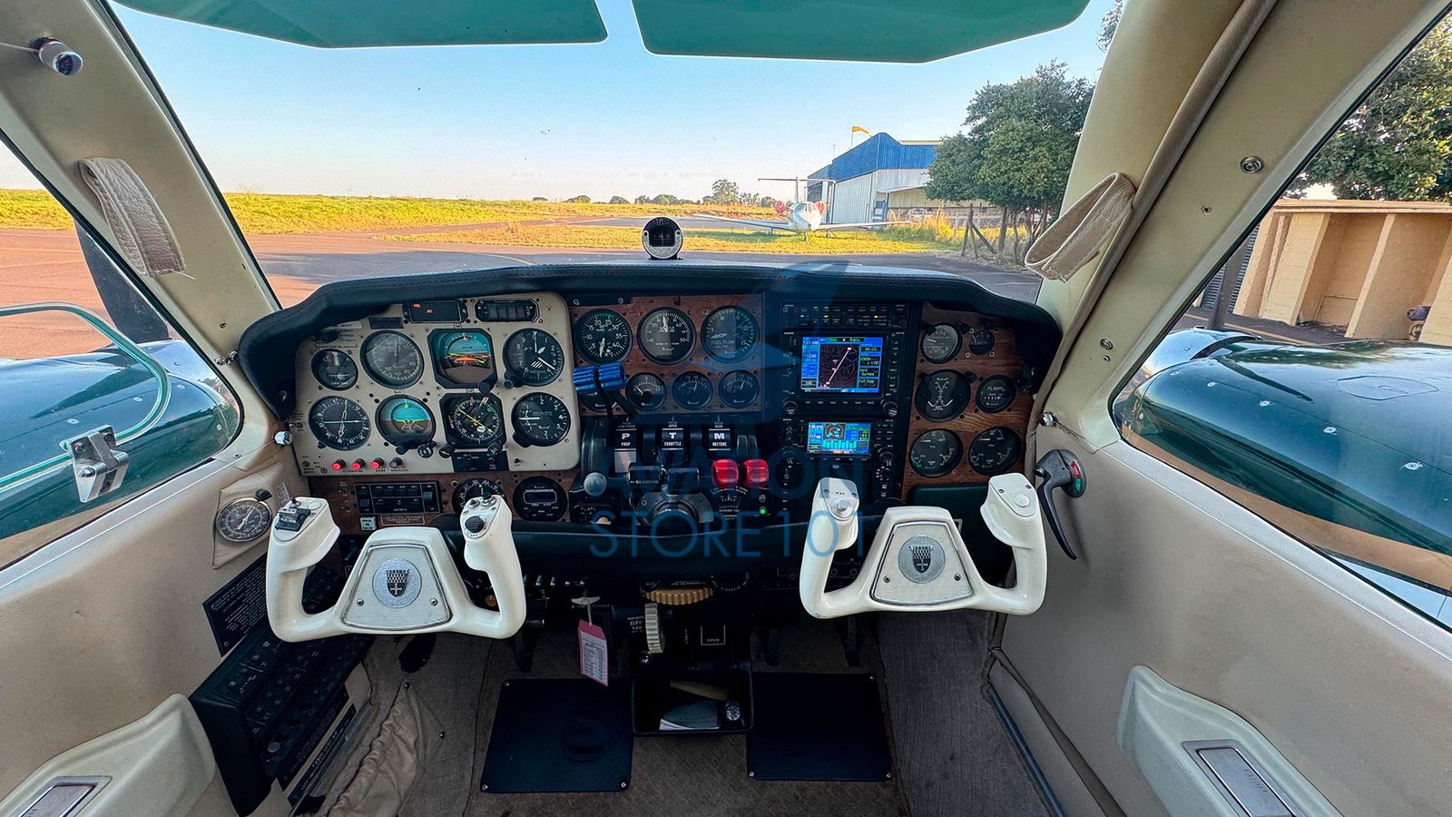 Avião Beechcraft Baron 58 – Ano 1983 – 1.250 H.T.