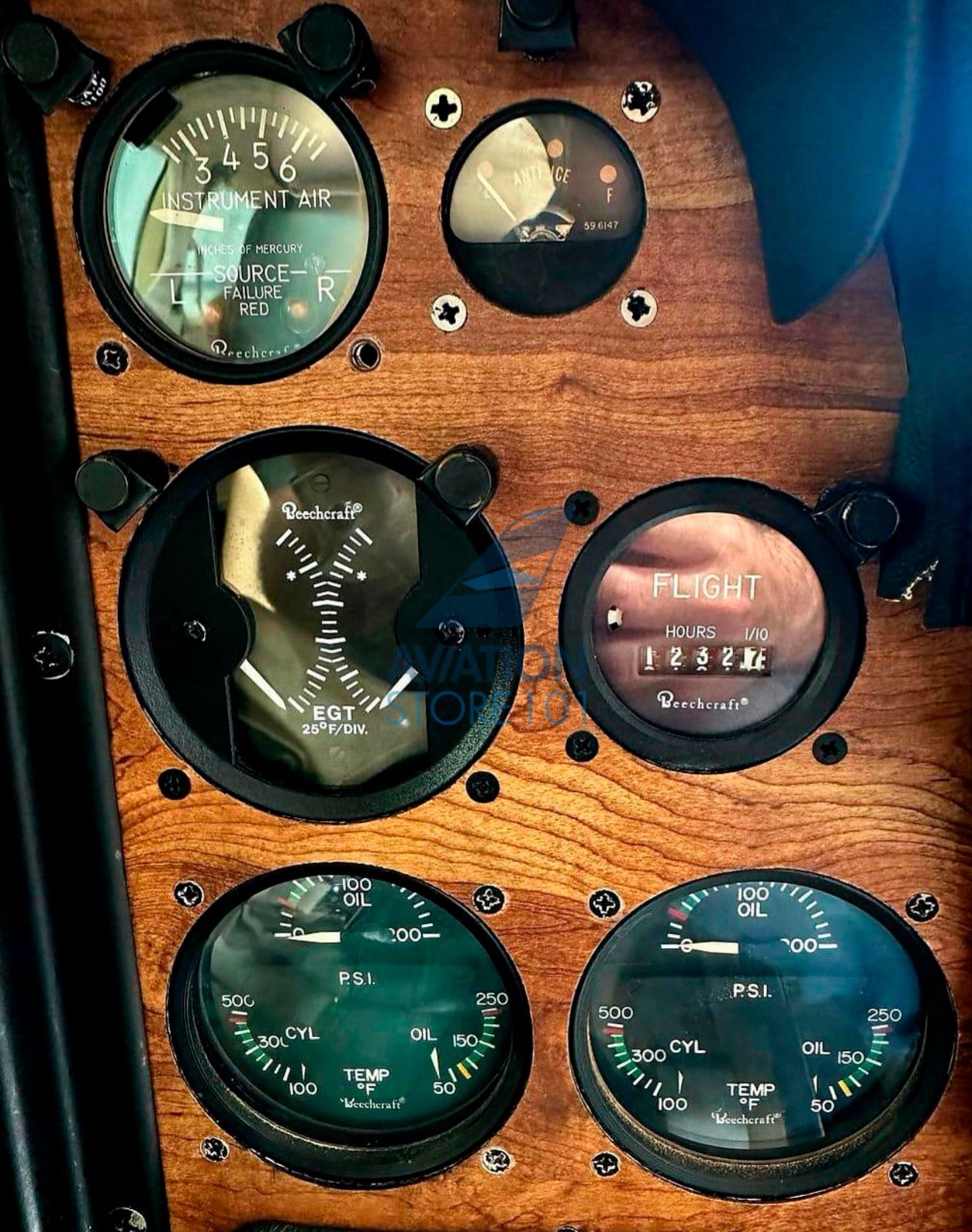 Avião Beechcraft Baron 58 – Ano 1983 – 1.250 H.T.