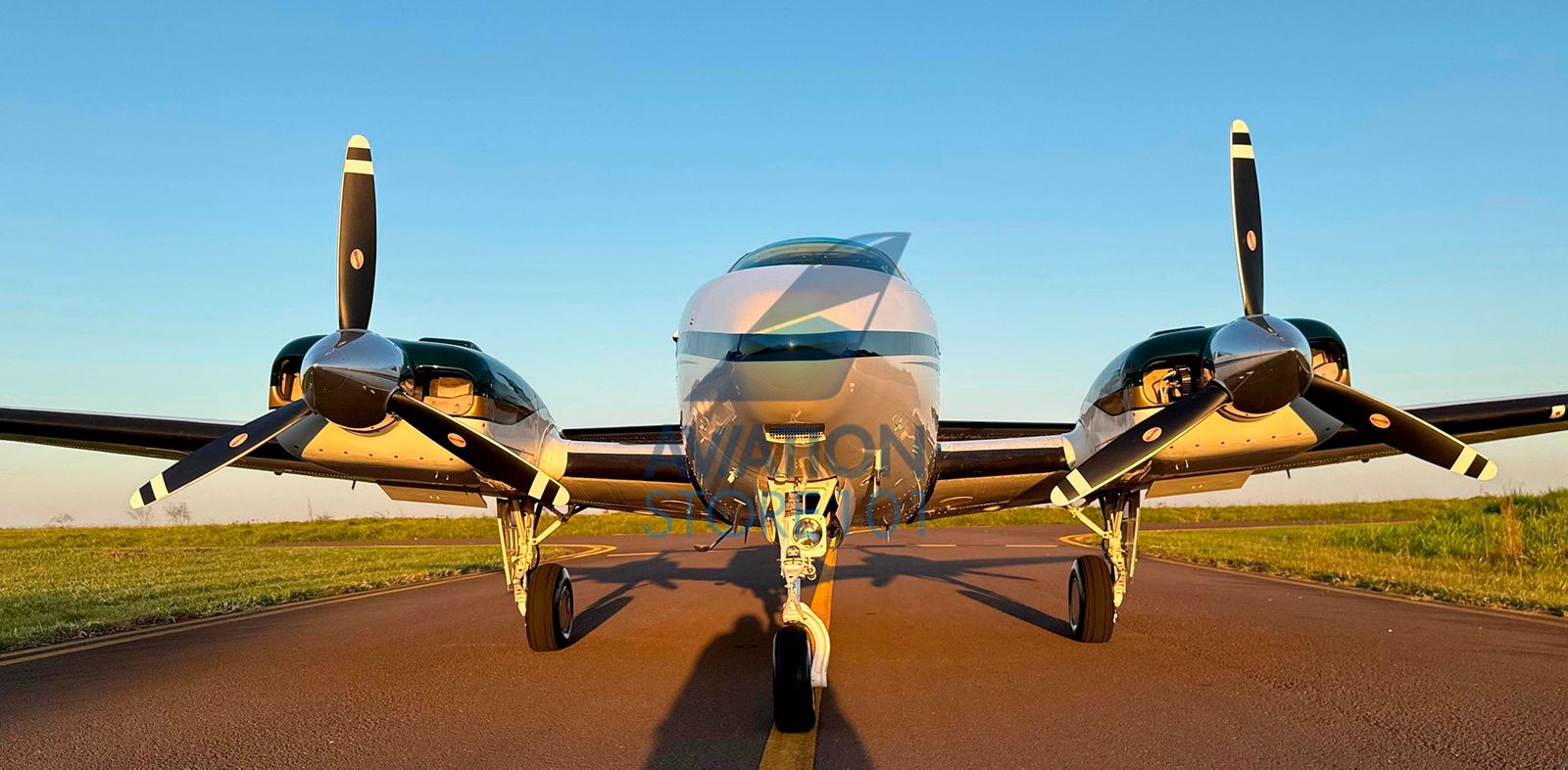 Avião Beechcraft Baron 58 – Ano 1983 – 1.250 H.T.