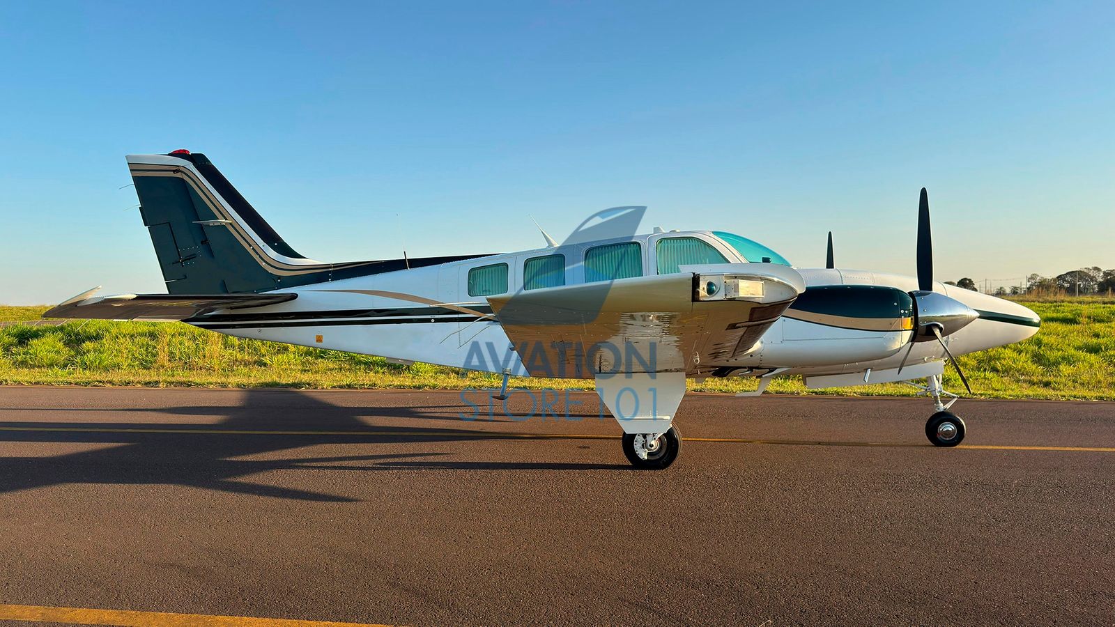 Avião Beechcraft Baron 58 – Ano 1983 – 1.250 H.T.