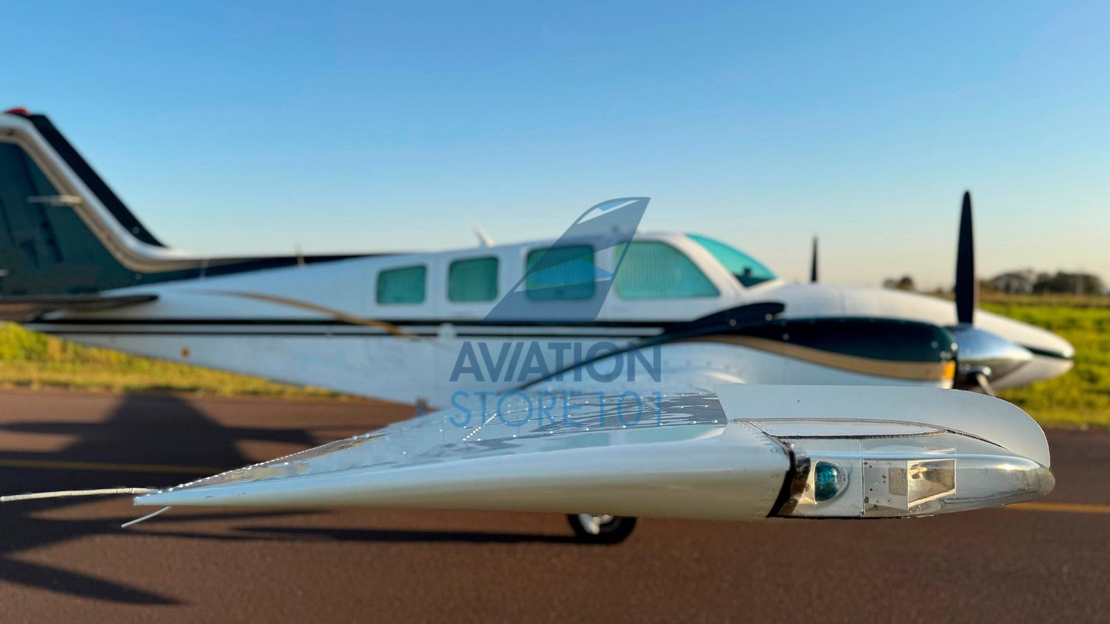 Avião Beechcraft Baron 58 – Ano 1983 – 1.250 H.T.