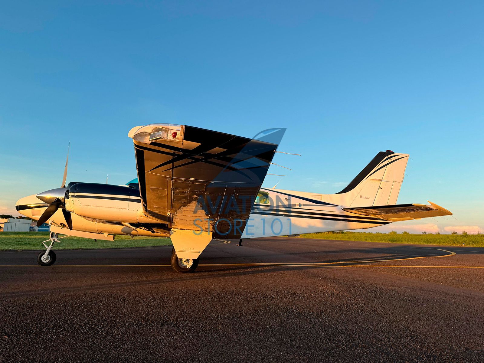 Avião Beechcraft Baron 58 – Ano 1998 – 2.400 H.T.
