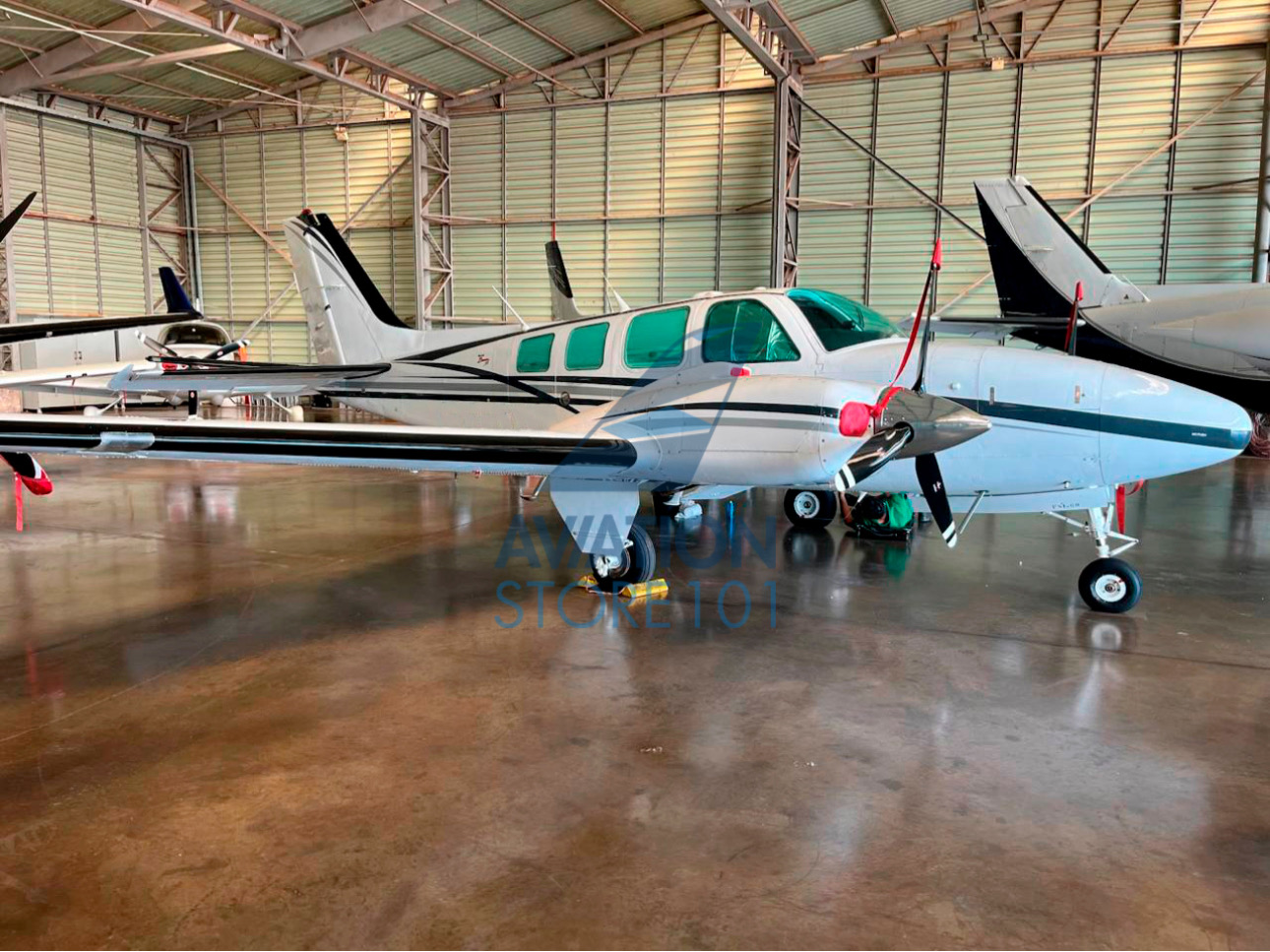 Avião Beechcraft Baron 58 – Ano 1998 – 3.300 H.T.
