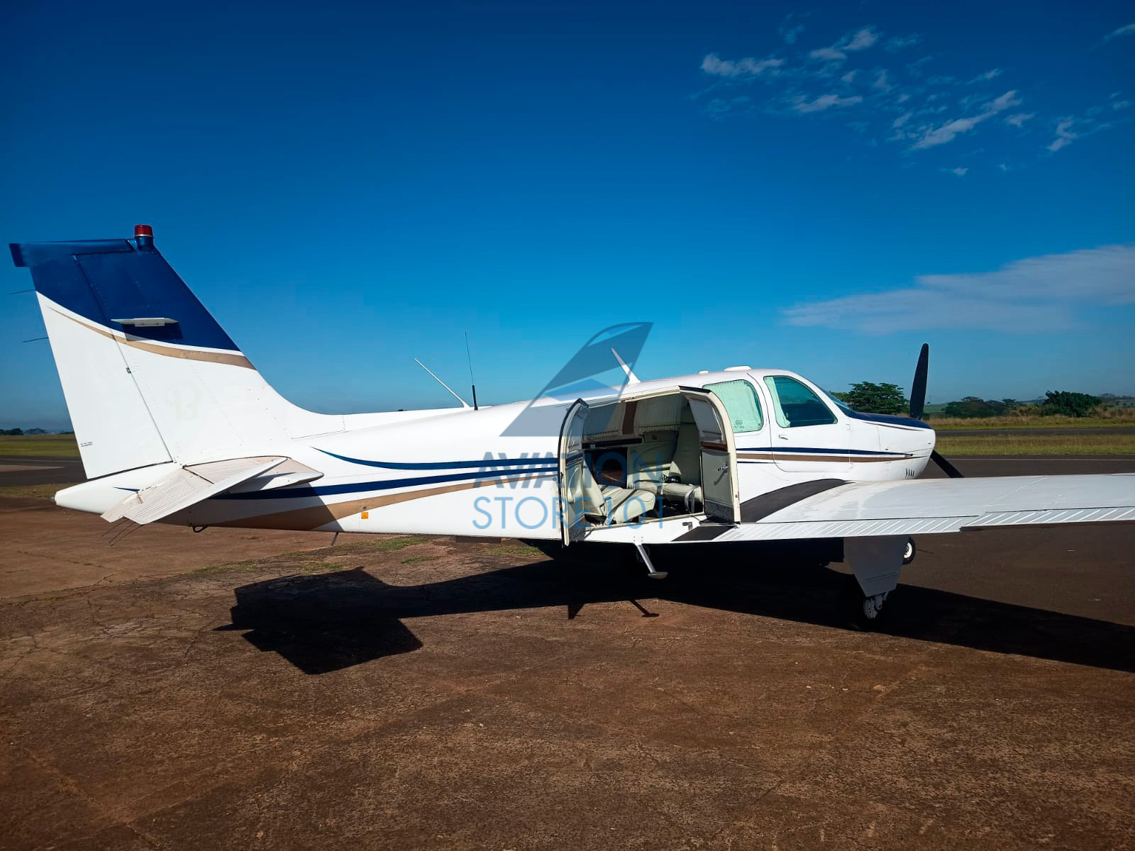 Beechcraft Bonanza A36 – Ano 1983